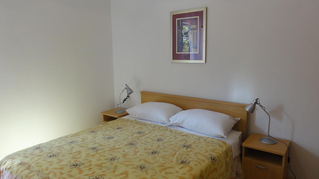 Studio Apartments With Terrace Near Sea - Angela'S Apartments Zadar Ruang foto